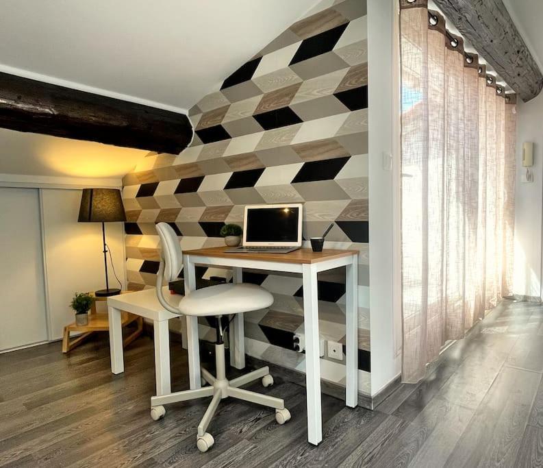 Charme Urbain Sous Les Toits-Terrasse/Clim/Parking Appartement Béziers Buitenkant foto