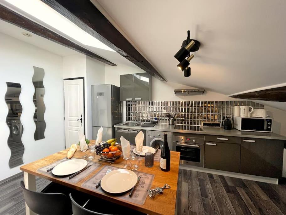 Charme Urbain Sous Les Toits-Terrasse/Clim/Parking Appartement Béziers Buitenkant foto