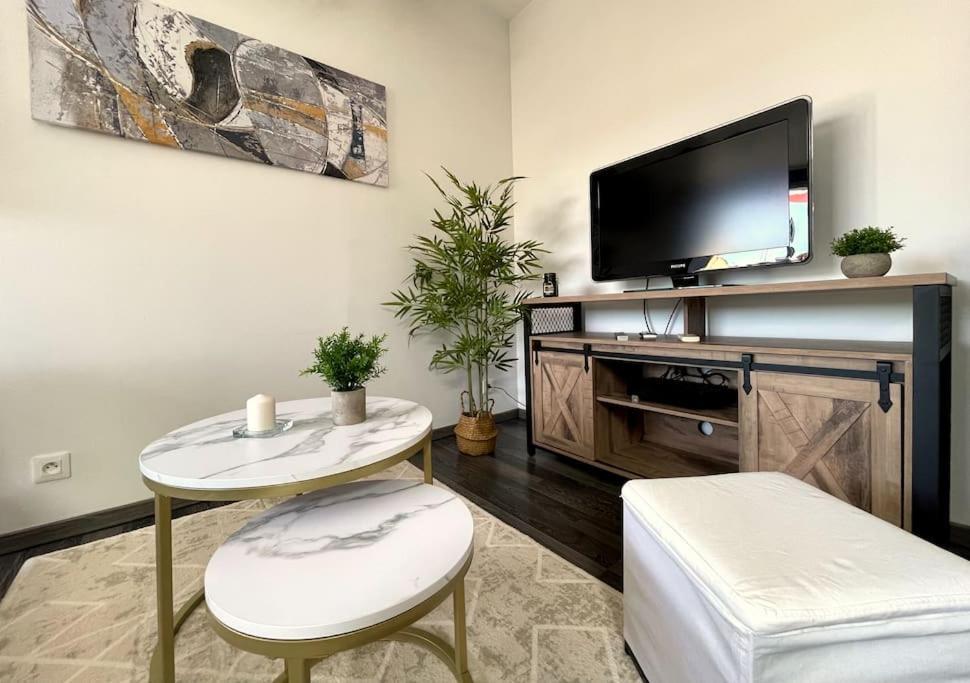 Charme Urbain Sous Les Toits-Terrasse/Clim/Parking Appartement Béziers Buitenkant foto