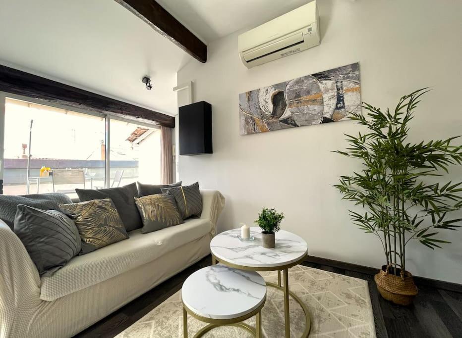 Charme Urbain Sous Les Toits-Terrasse/Clim/Parking Appartement Béziers Buitenkant foto